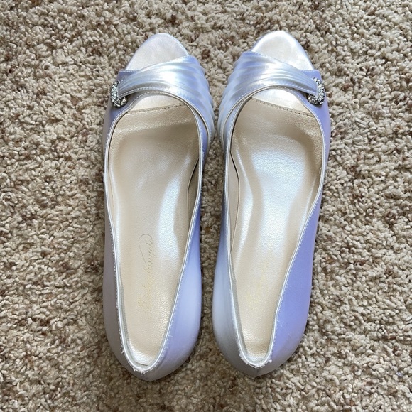🍁SALE🍁 Like New White Bridal Heels - 7.5 - Picture 3 of 7